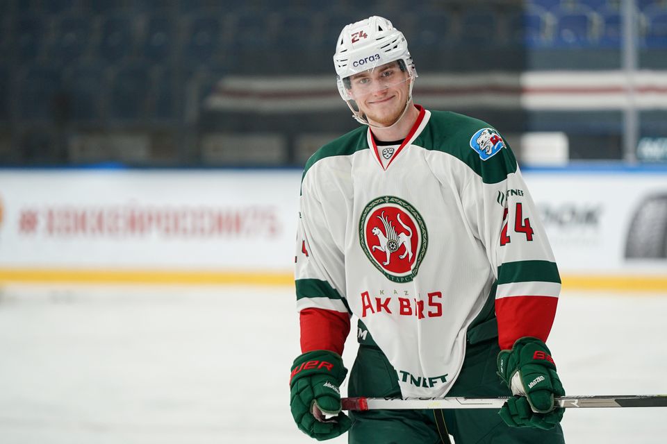 Сафонов ак барс хоккеист